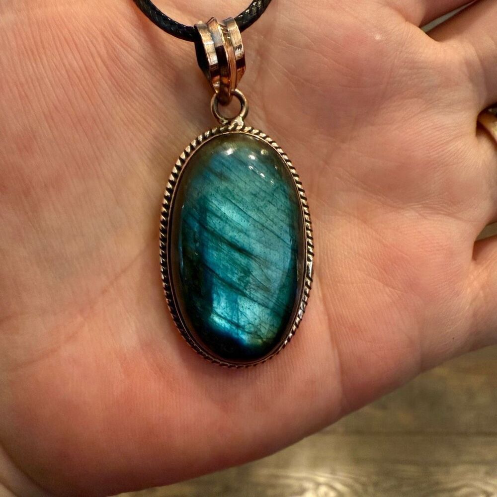 Stunning Large Oval Labradorite Necklace Pendant Womens Statement Piece New